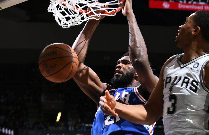 马刺横扫76人,哈里斯高光表现 马刺横扫76人,哈里斯高光表现