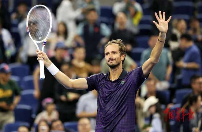 世界网球队鏖战意大利网球队,梅德韦杰夫打破历史纪录的简单介绍 世界网球队鏖战意大利网球队,梅德韦杰夫打破历史纪录的简单介绍