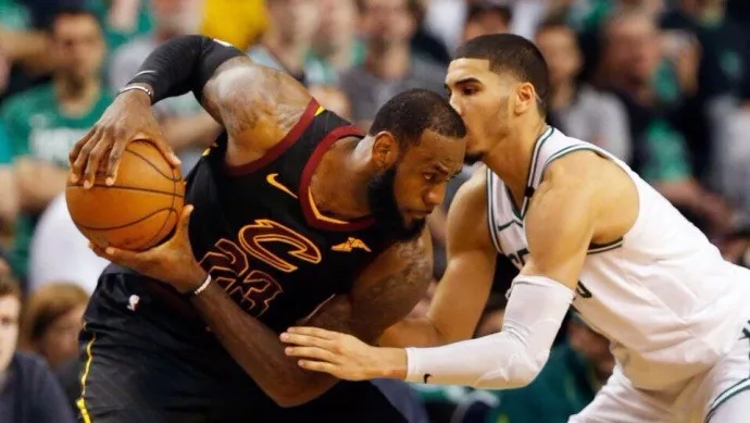 PG游戏APP-包含马刺险胜热火，周琦统治全场的词条