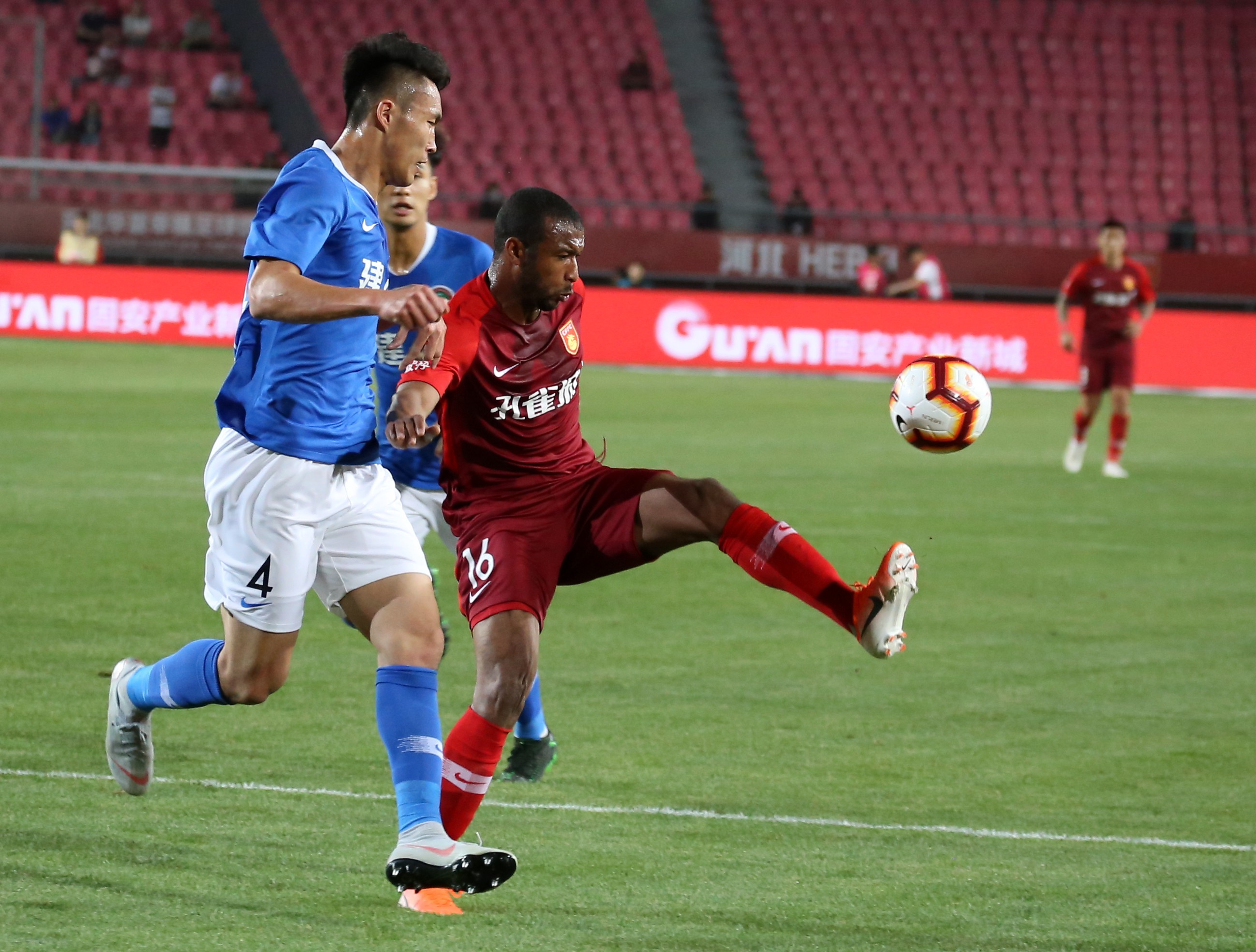 包含河南建业遭遇河北华夏幸福大胜,客场换帅表现不佳的词条 包含河南建业遭遇河北华夏幸福大胜,客场换帅表现不佳的词条