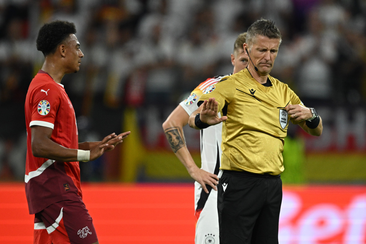 瑞士国家队主场大胜，成功晋级欧洲杯淘汰赛