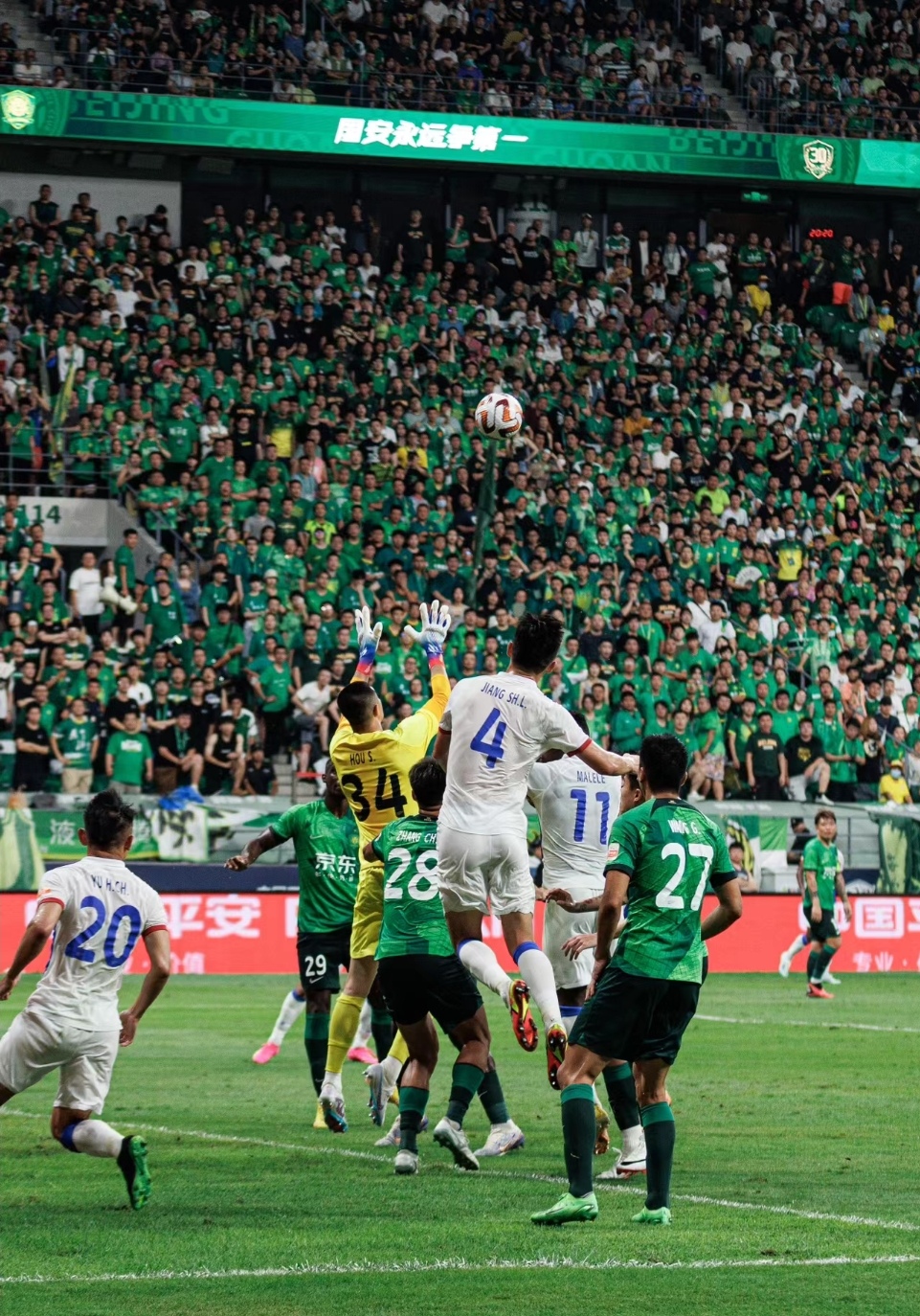 巴塞罗那队内团结一致，迎接挑战的简单介绍