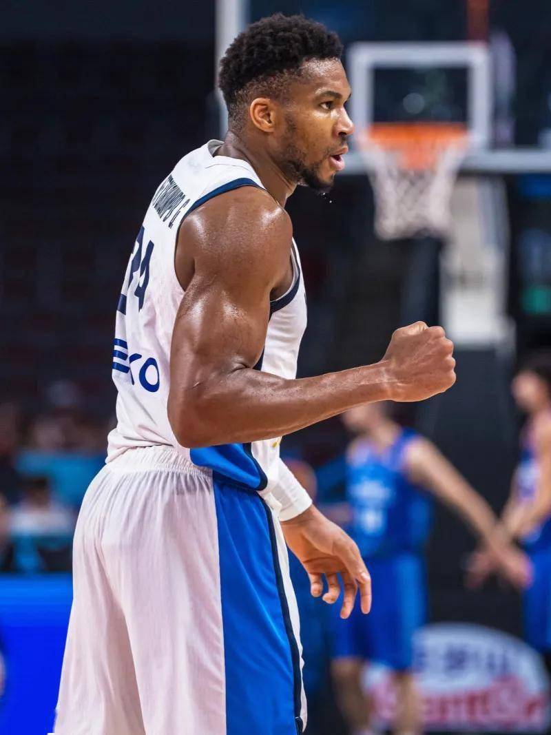 包含雄鹿成功晋级，备战新一轮比赛的词条