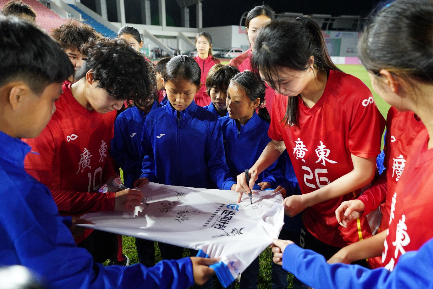 比赛不断升级！高水平竞技体育赛事吸引目光