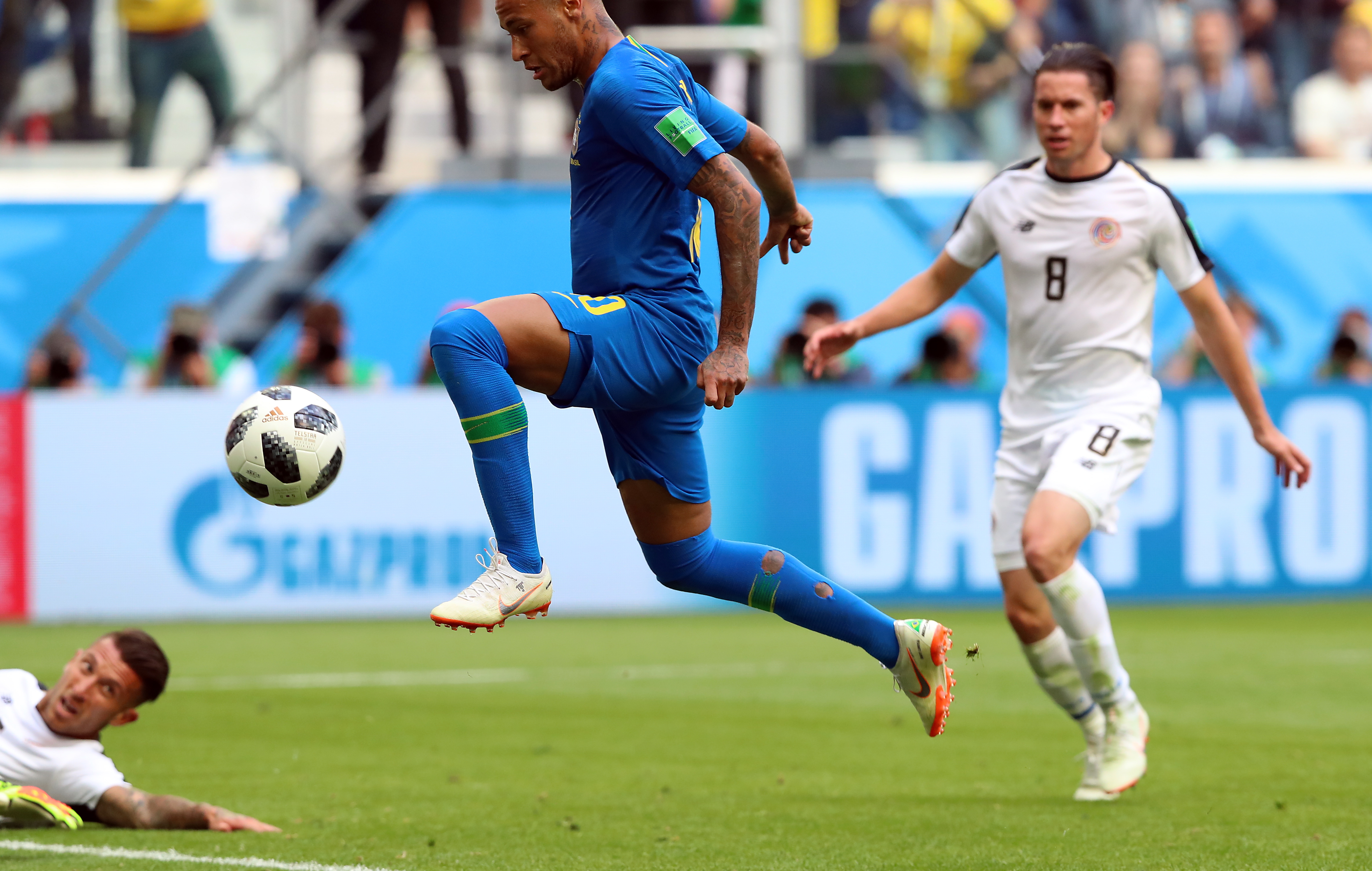 包含巴西国家队备战世界杯预选赛，全员精神饱满的词条