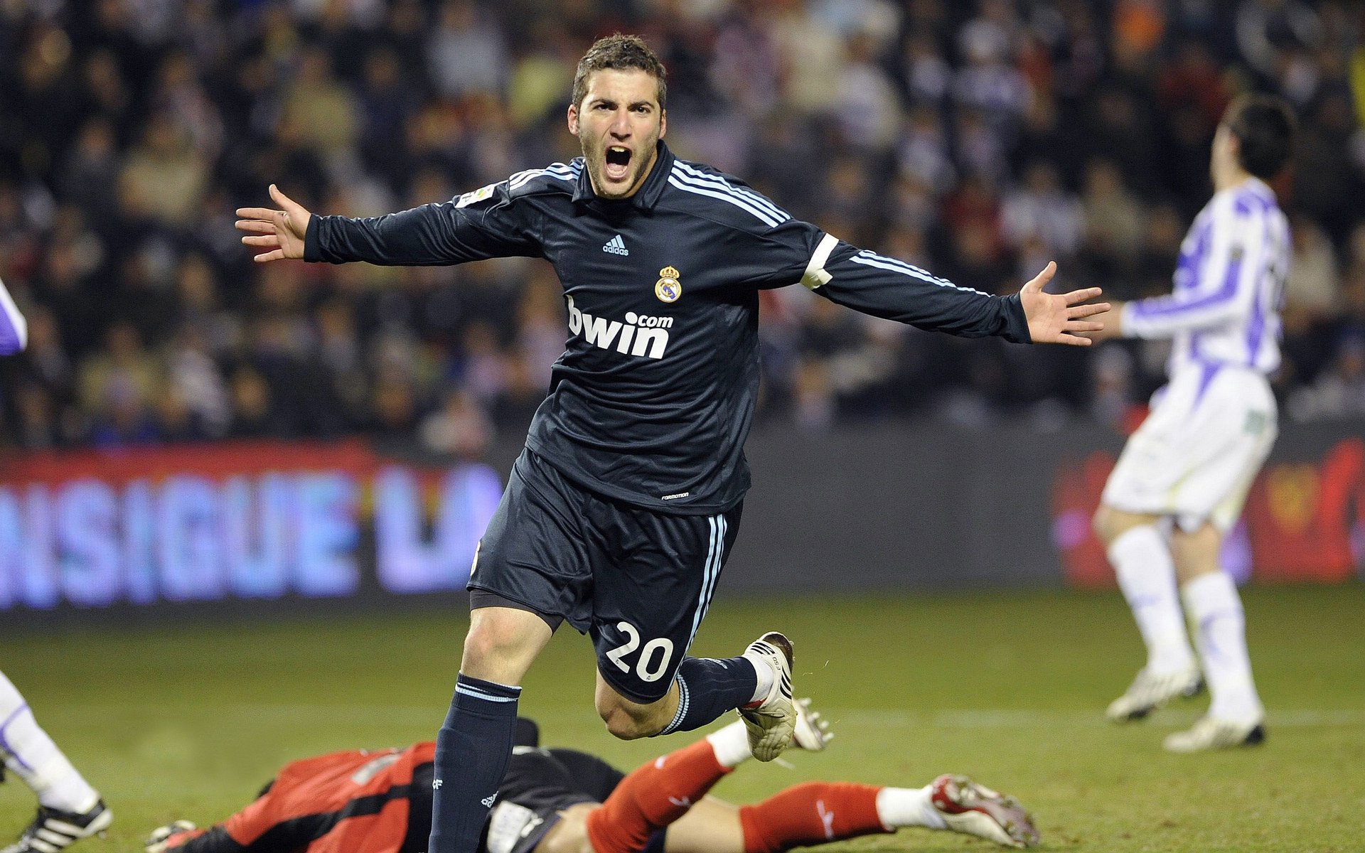 阿什拉夫点燃酋长球场,当阿森纳的红色浪潮遇见阿根廷的蓝白风暴